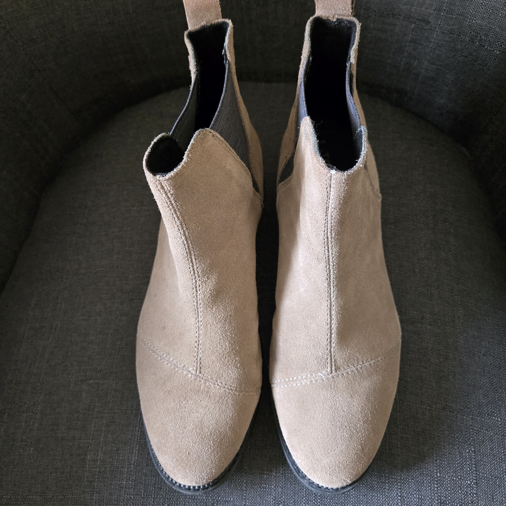 TOMS Women’s Suede Chelsea Boot - Taupe